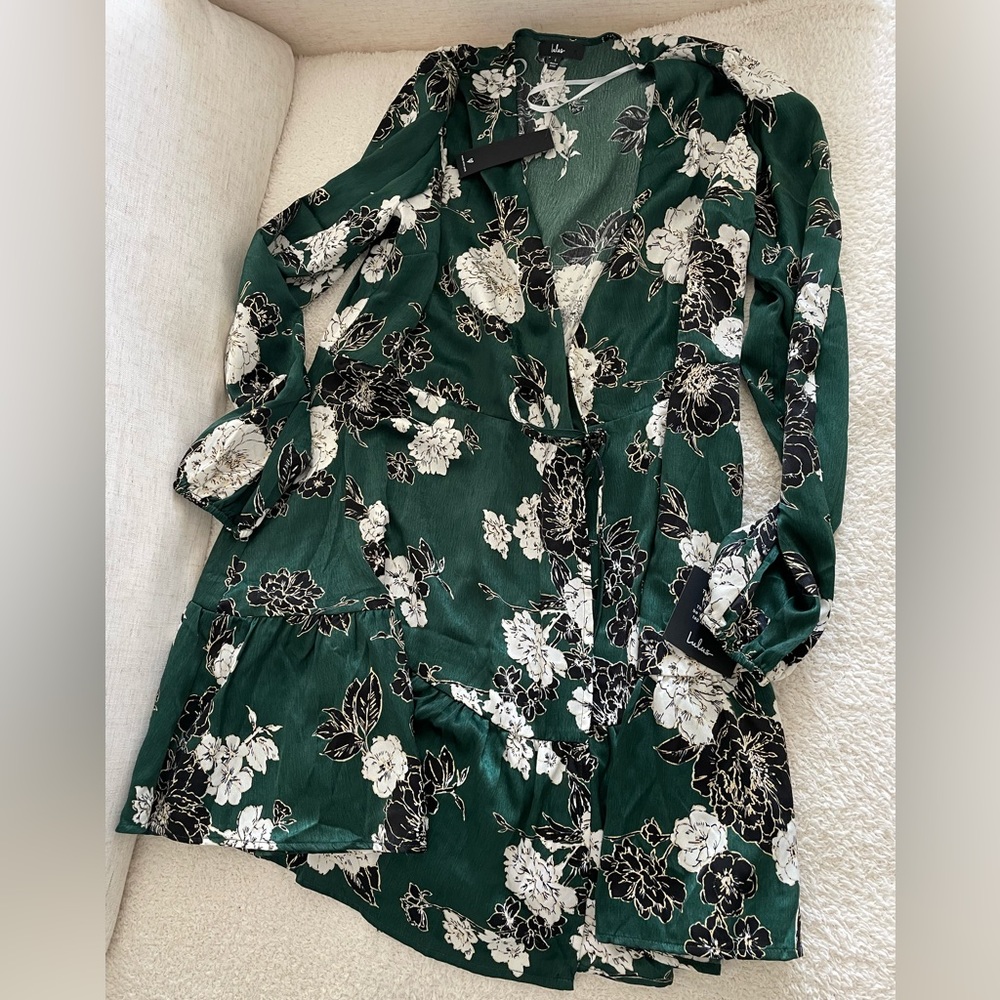New with tags Lulus green floral dress size L